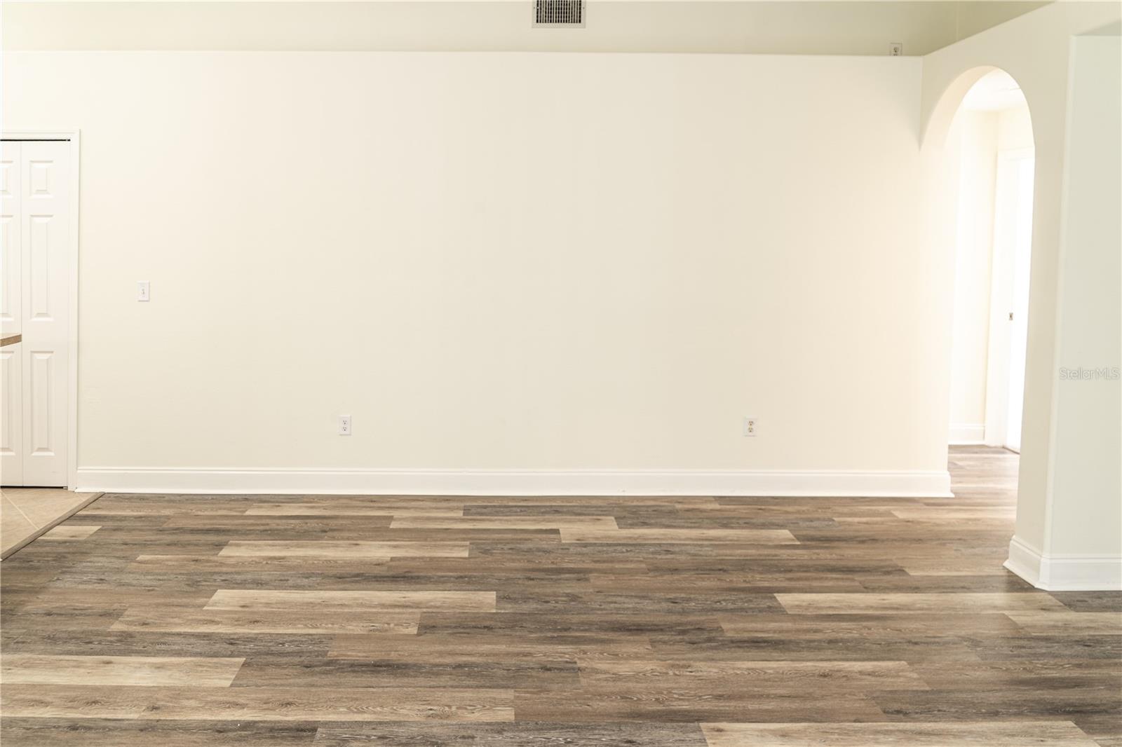 Image 23 of 60 For 9301 Sunnyoak Drive