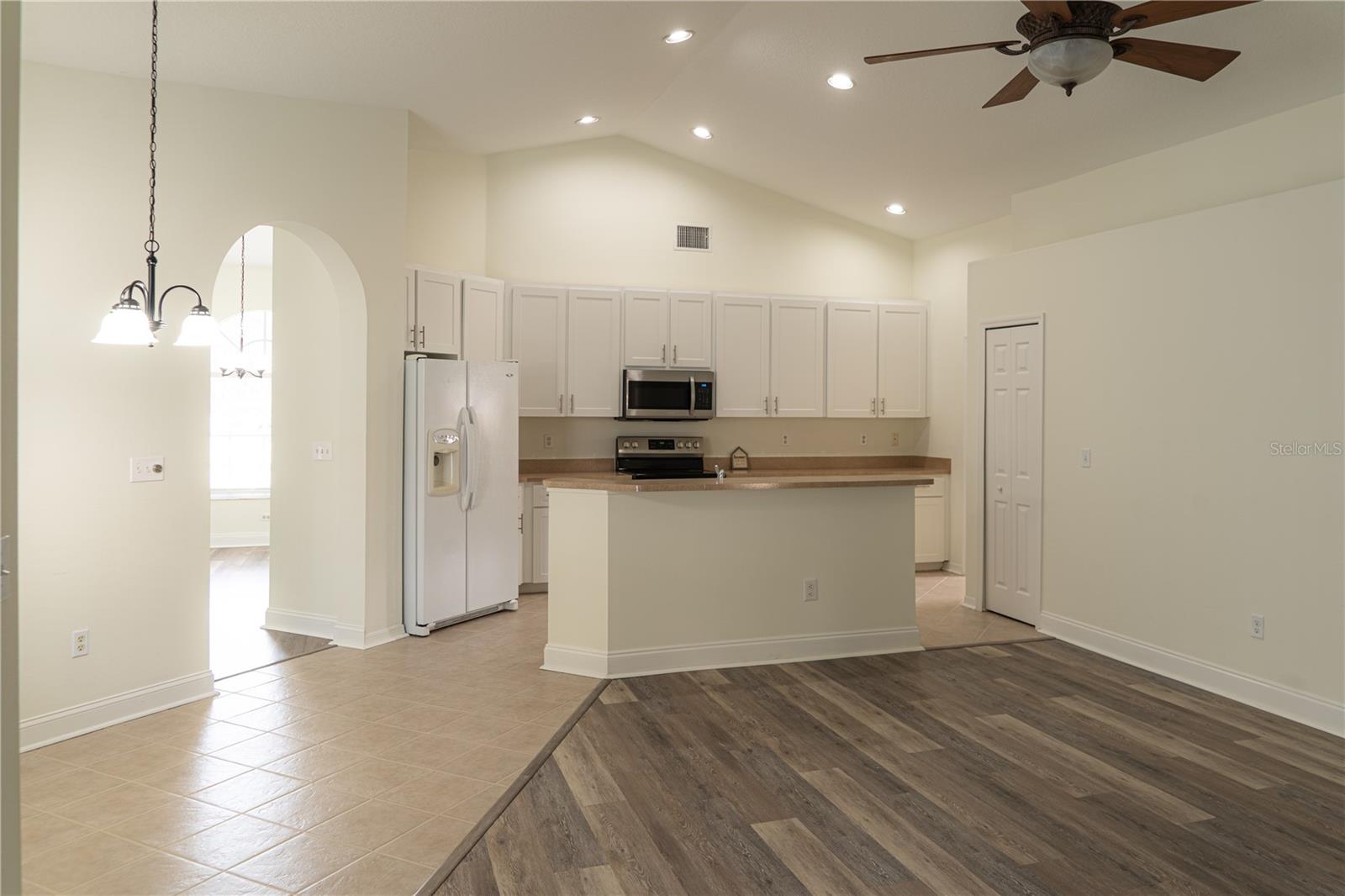 Image 25 of 60 For 9301 Sunnyoak Drive