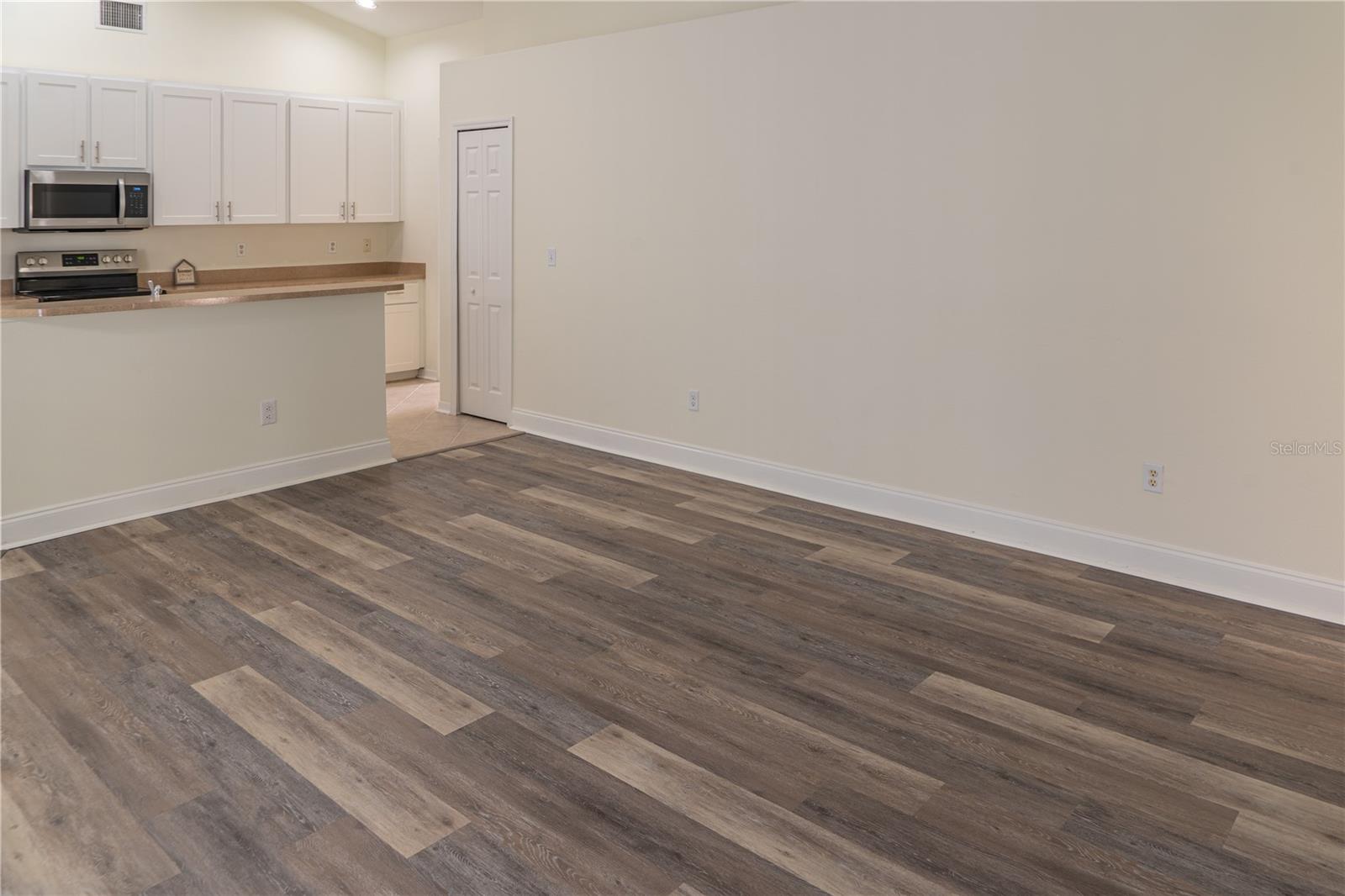 Image 26 of 60 For 9301 Sunnyoak Drive