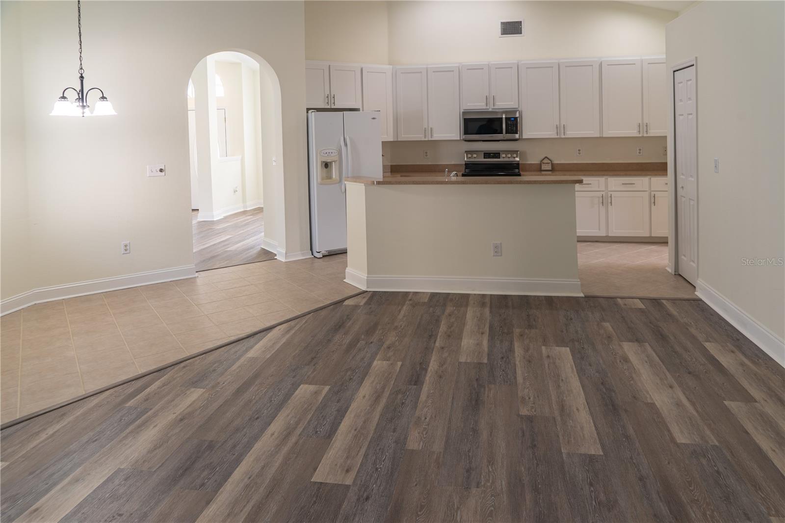 Image 27 of 60 For 9301 Sunnyoak Drive