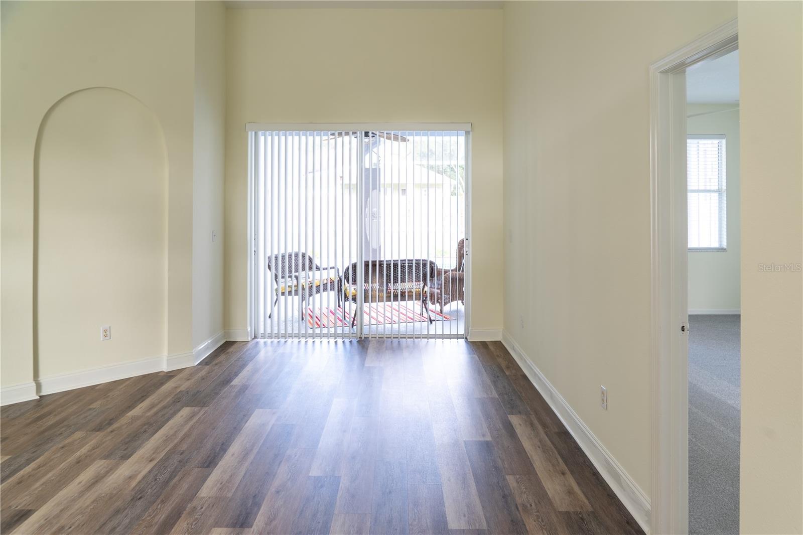 Image 4 of 60 For 9301 Sunnyoak Drive