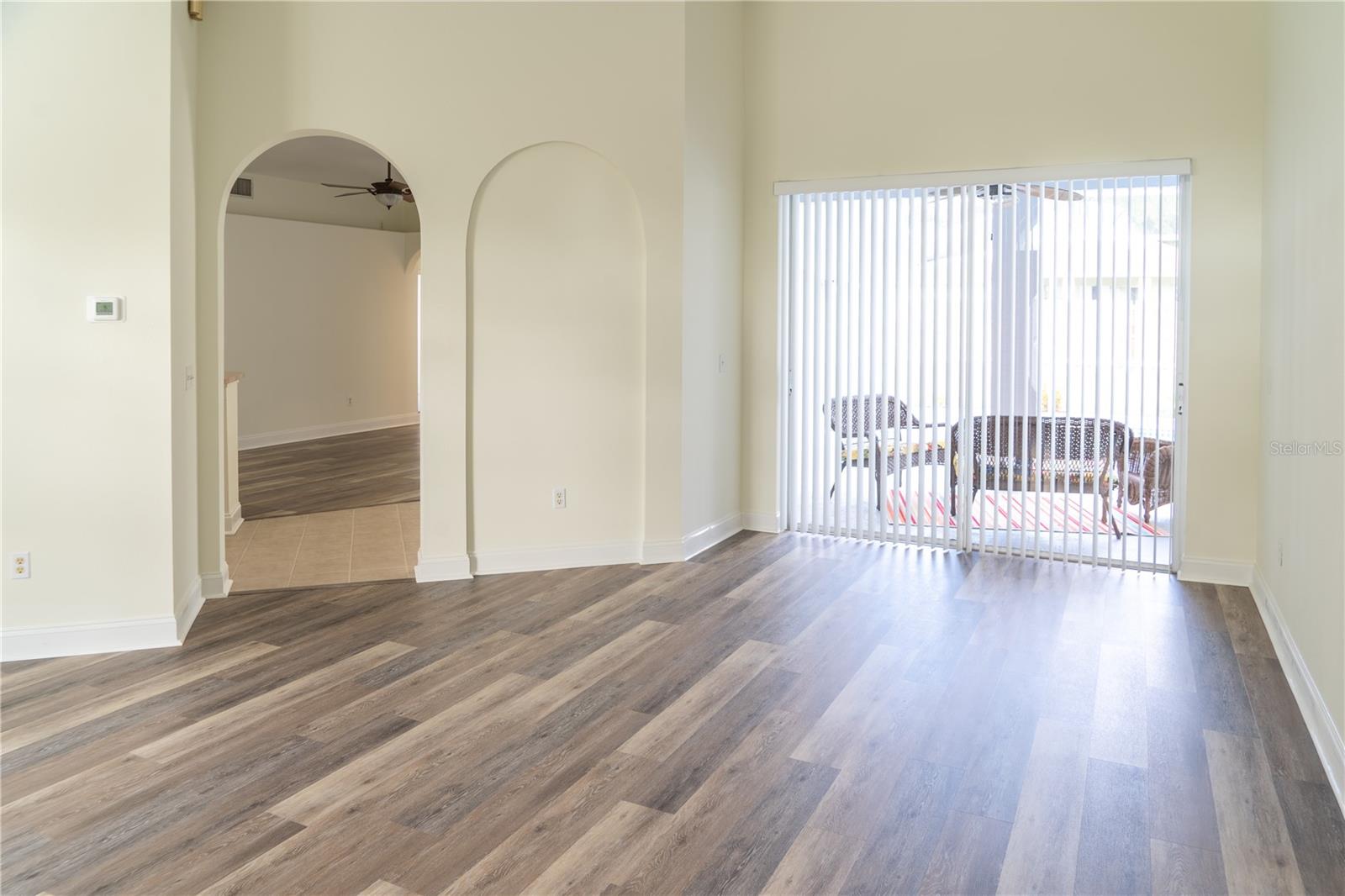 Image 5 of 60 For 9301 Sunnyoak Drive