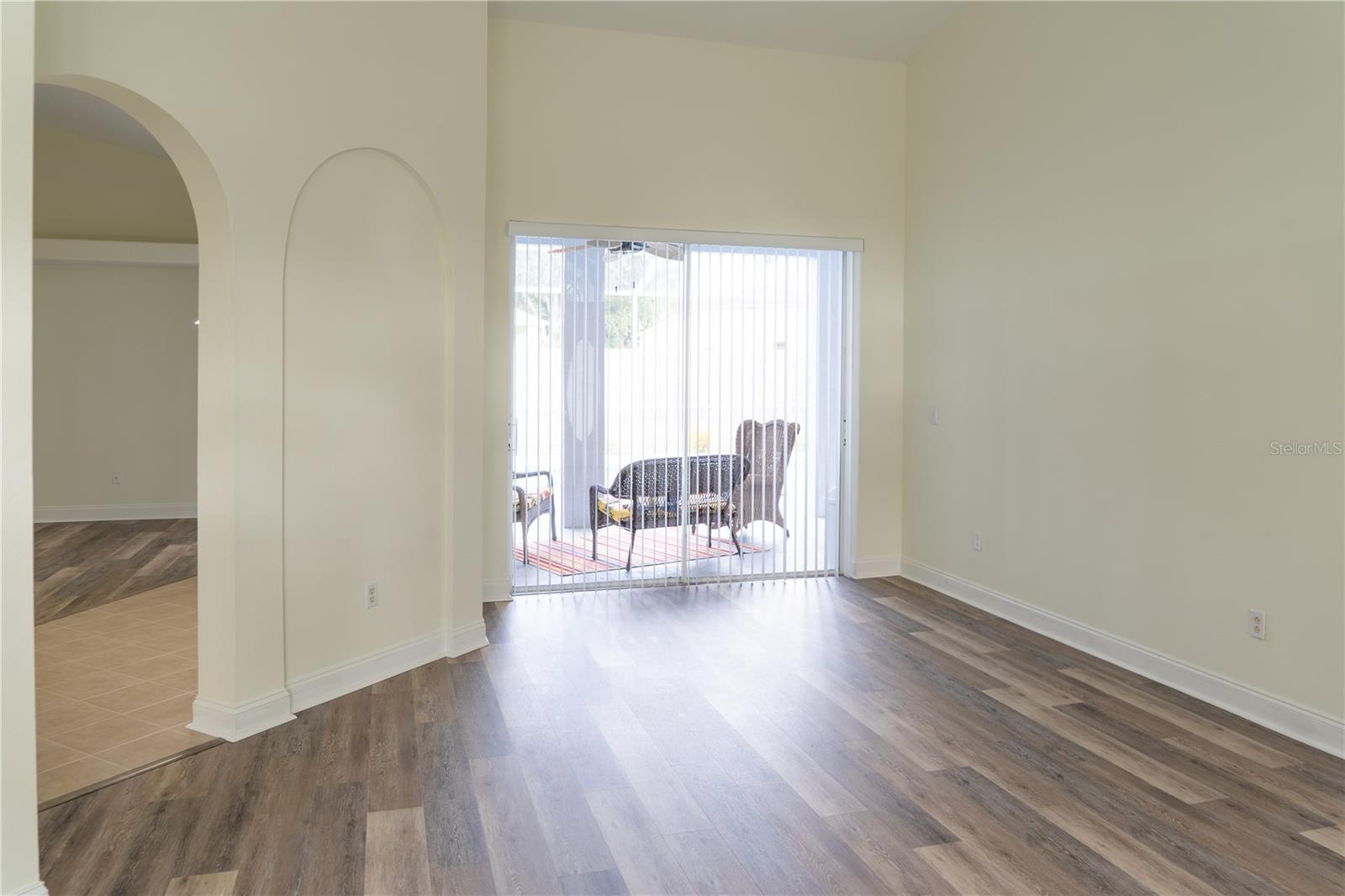 Image 6 of 60 For 9301 Sunnyoak Drive