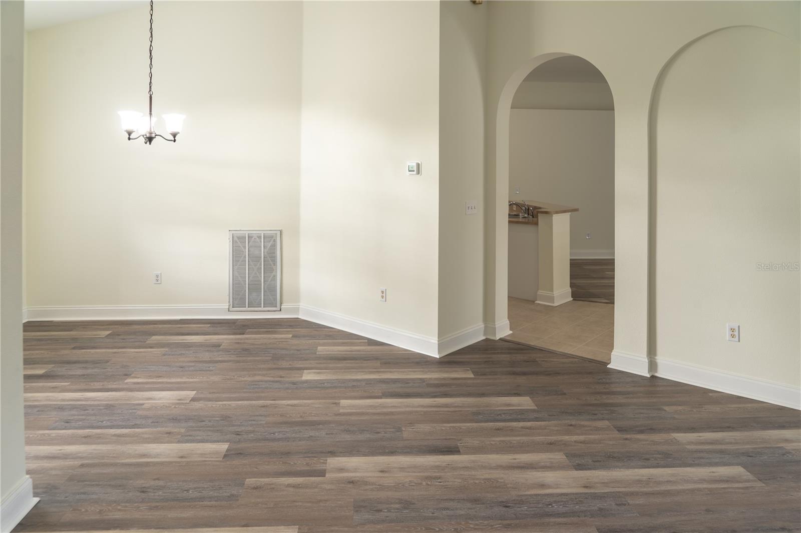 Image 7 of 60 For 9301 Sunnyoak Drive