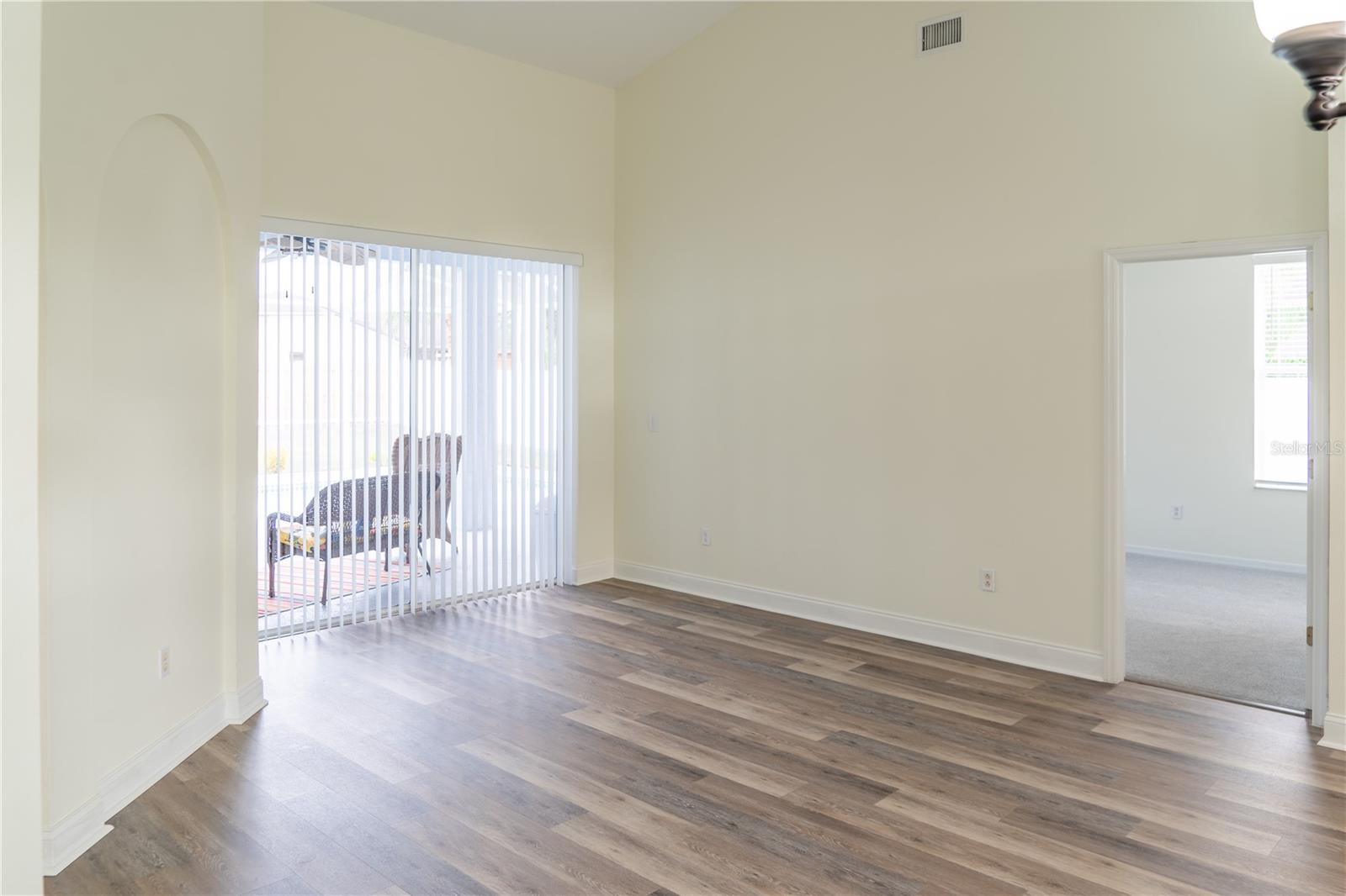 Image 8 of 60 For 9301 Sunnyoak Drive