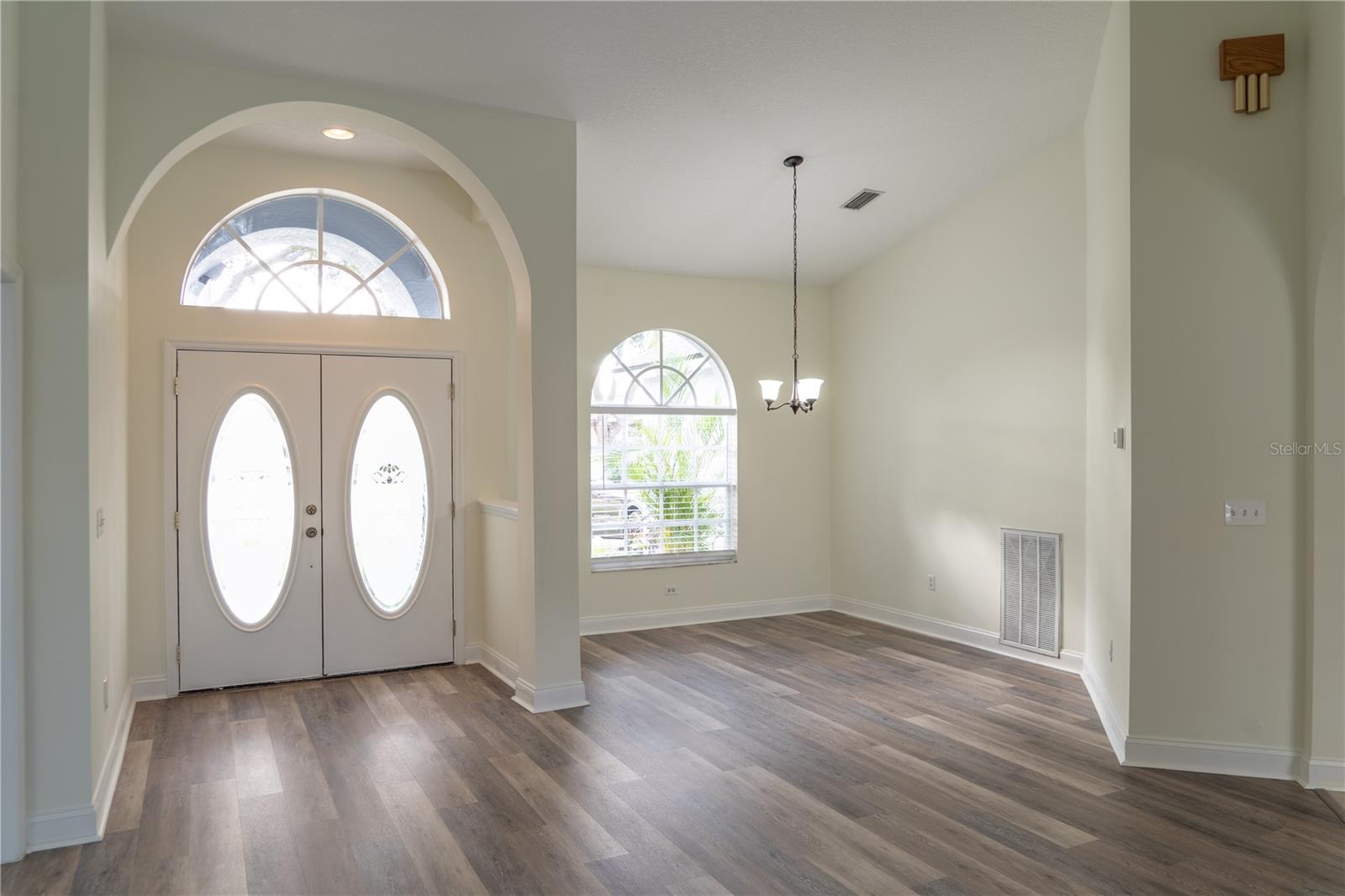 Image 9 of 60 For 9301 Sunnyoak Drive