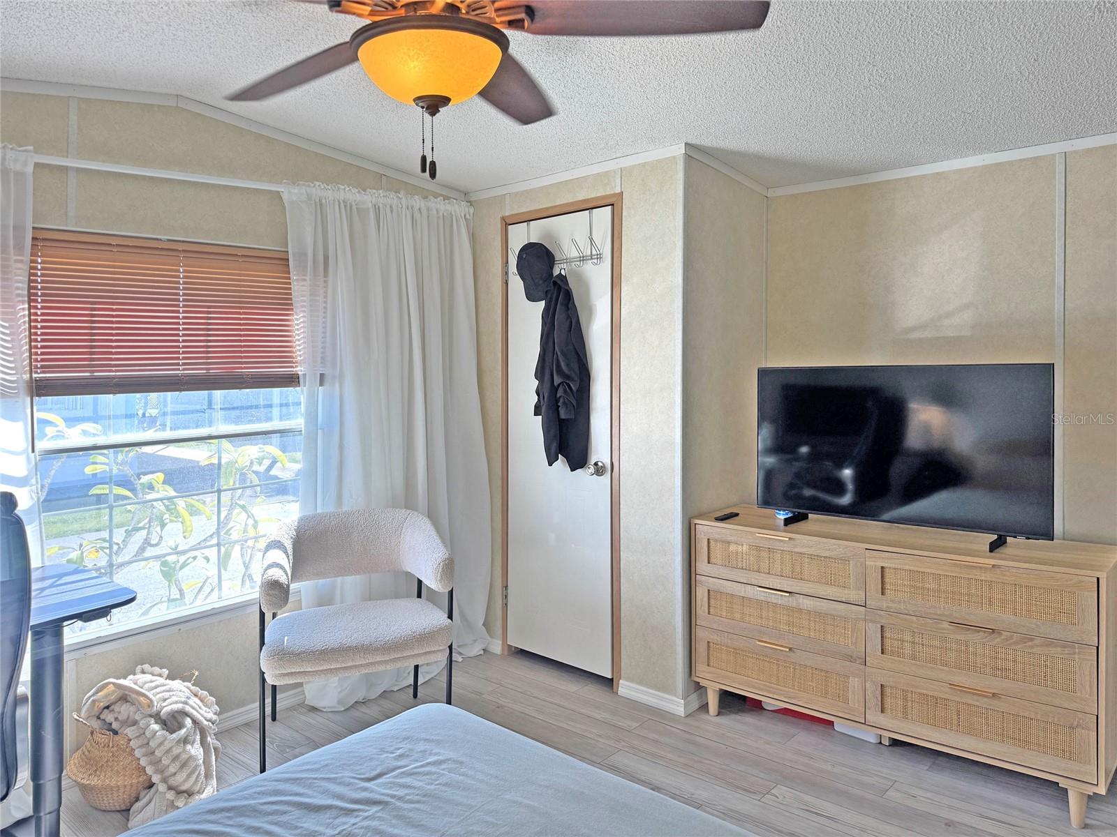 Image 22 of 38 For 10101 Burnt Store Road 118