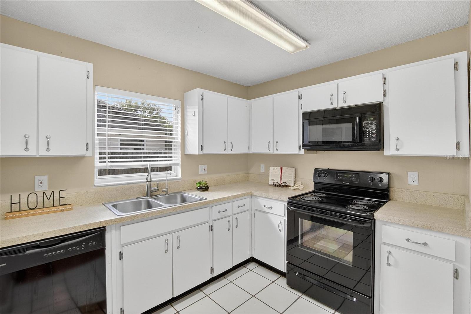 Image 11 of 44 For 221 Faithway Drive