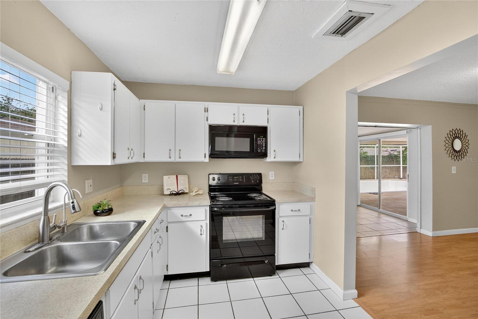 Image 12 of 44 For 221 Faithway Drive