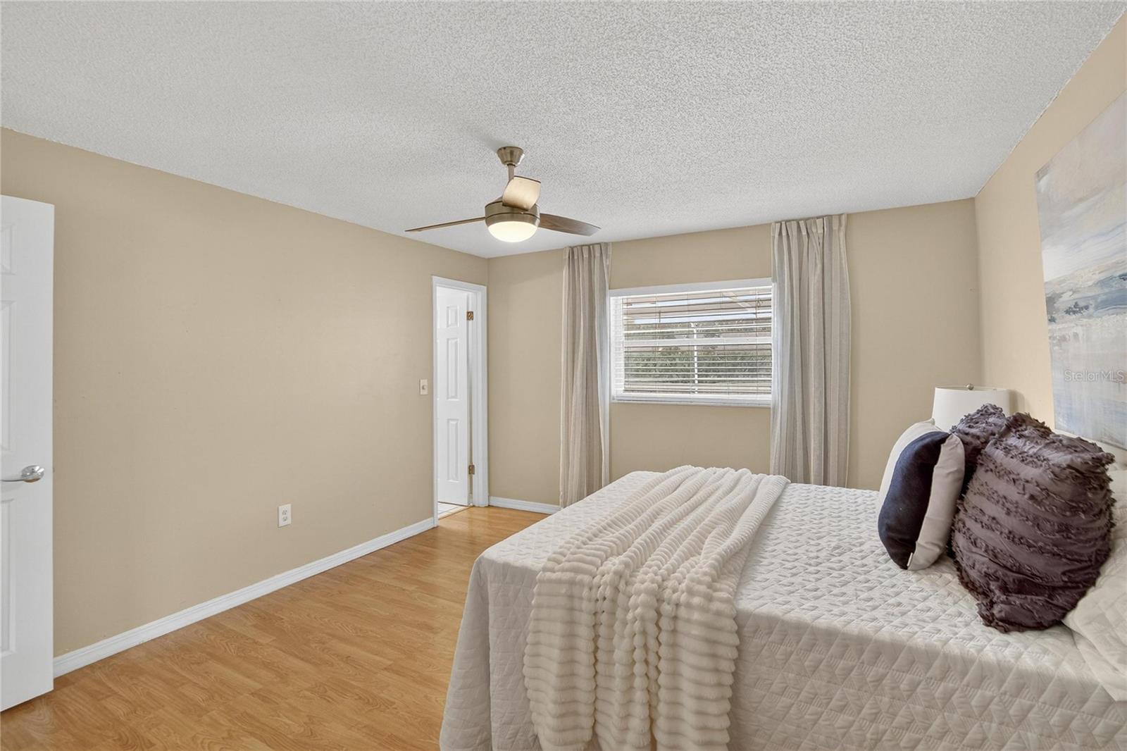 Image 28 of 44 For 221 Faithway Drive