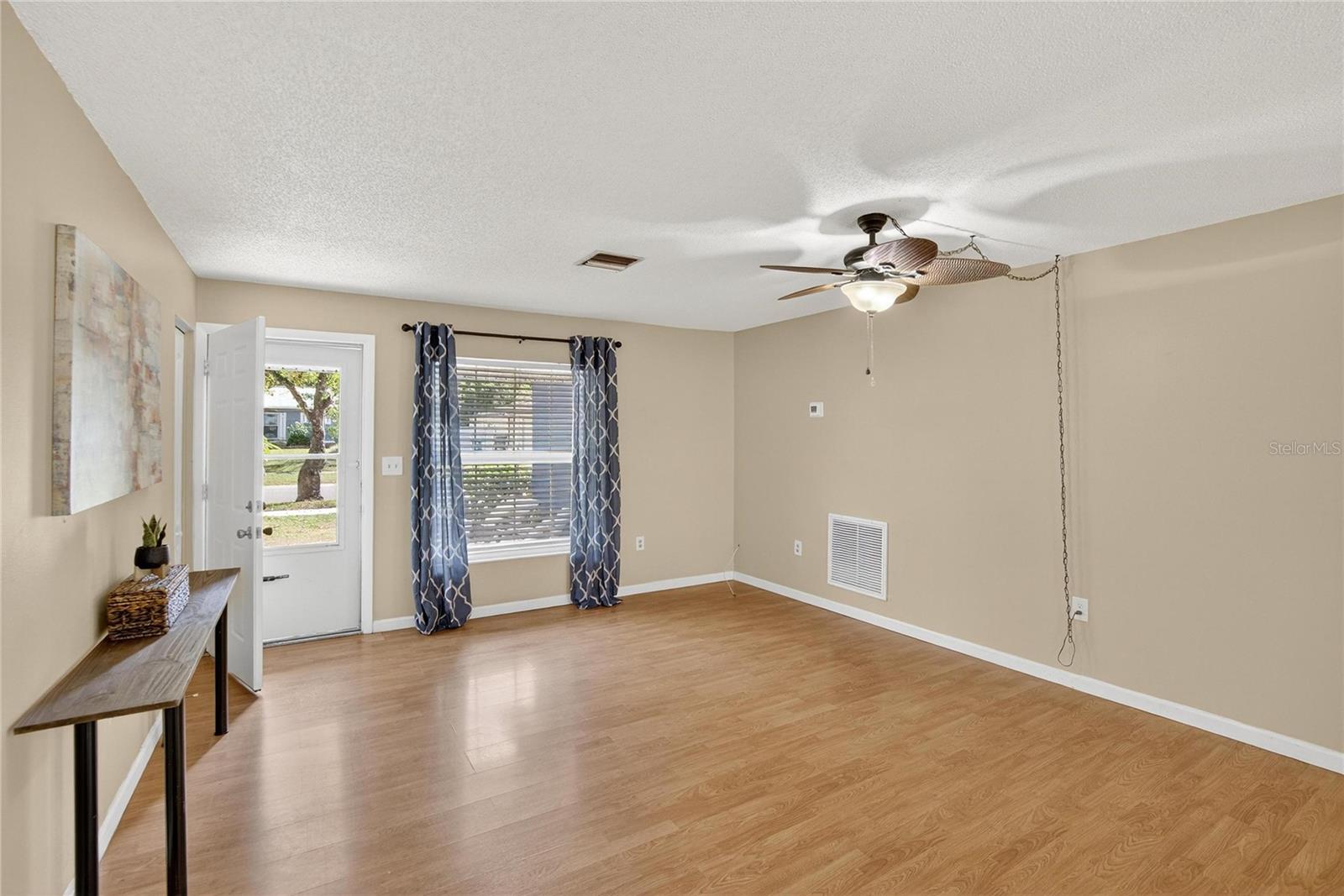 Image 6 of 44 For 221 Faithway Drive