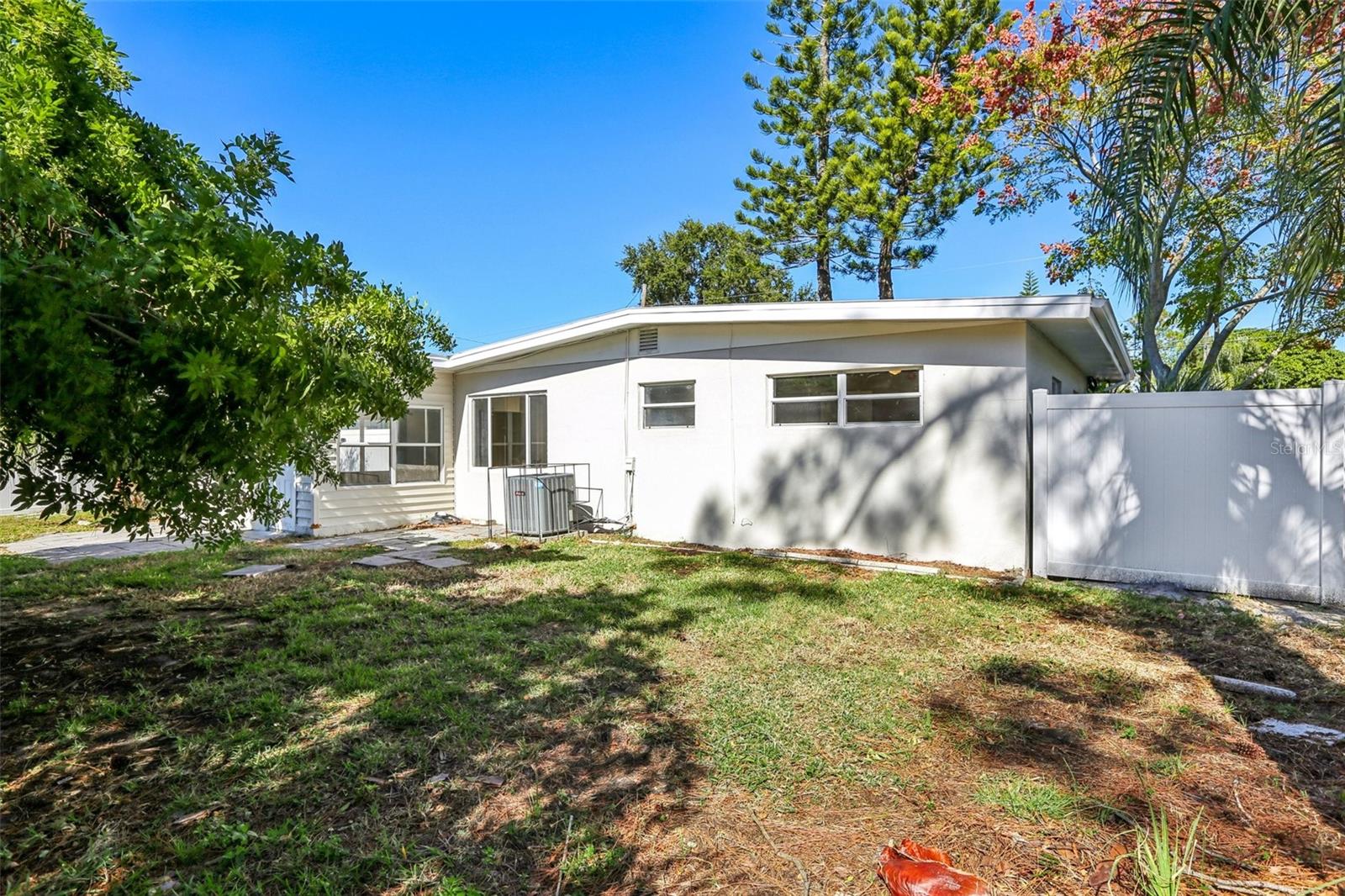 Image 32 of 40 For 7243 Royal Palm Drive