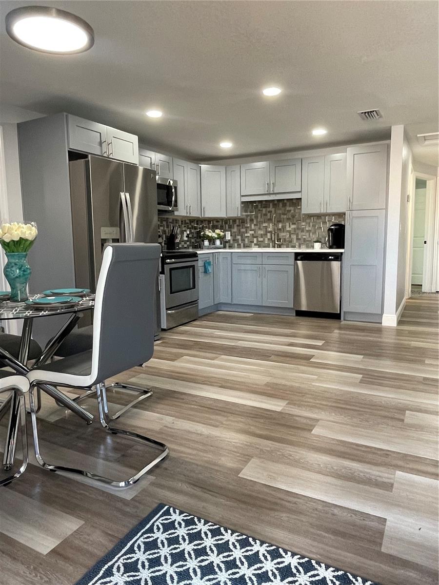 Image 15 of 28 For 6024 Burke Street