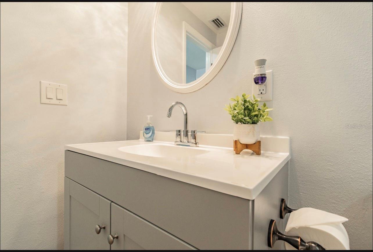 Image 18 of 28 For 6024 Burke Street