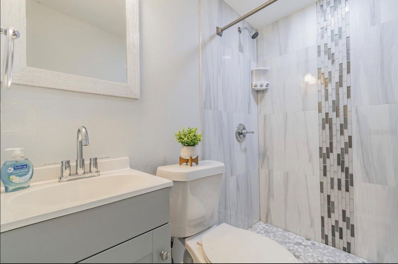 Image 23 of 28 For 6024 Burke Street