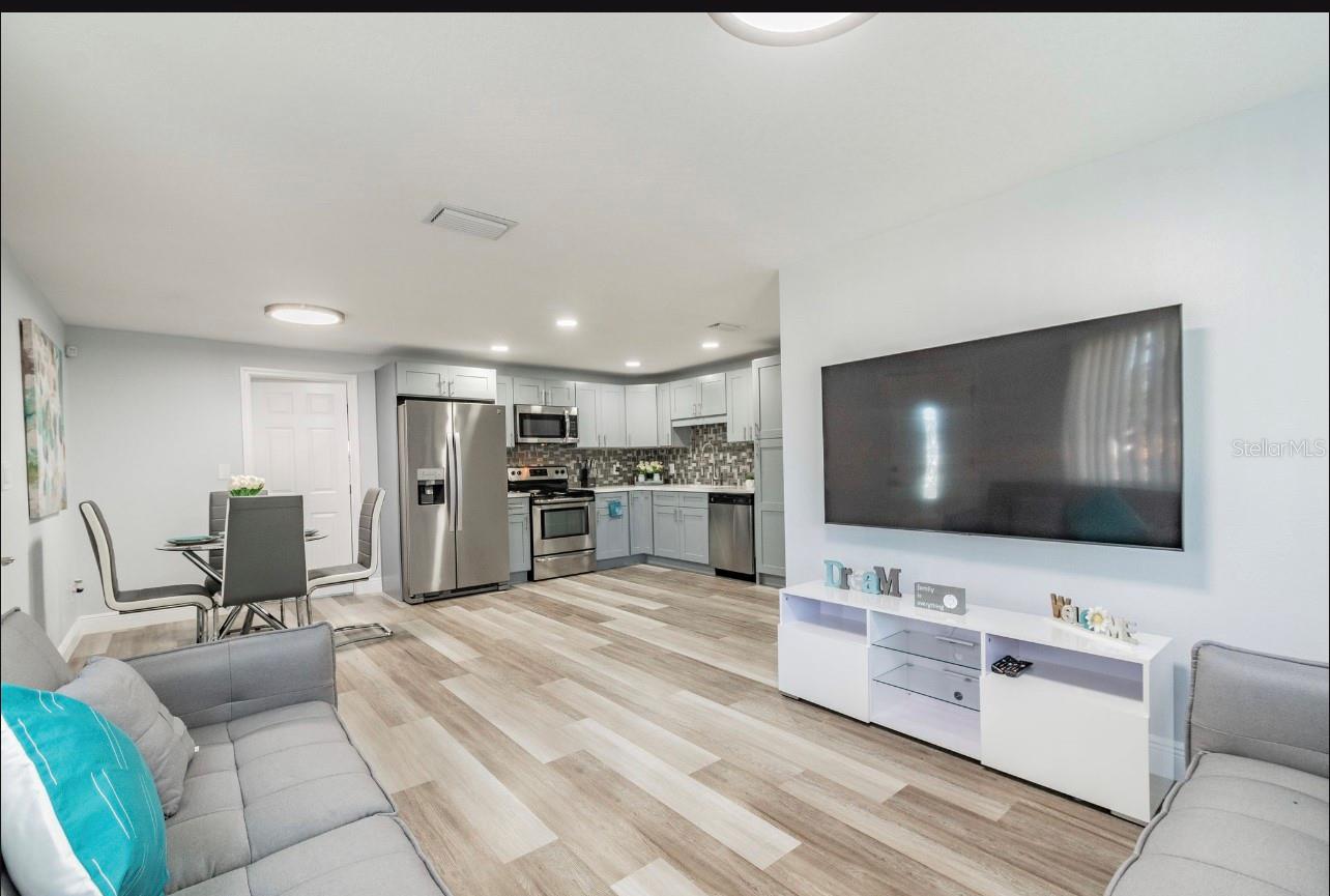 Image 26 of 28 For 6024 Burke Street