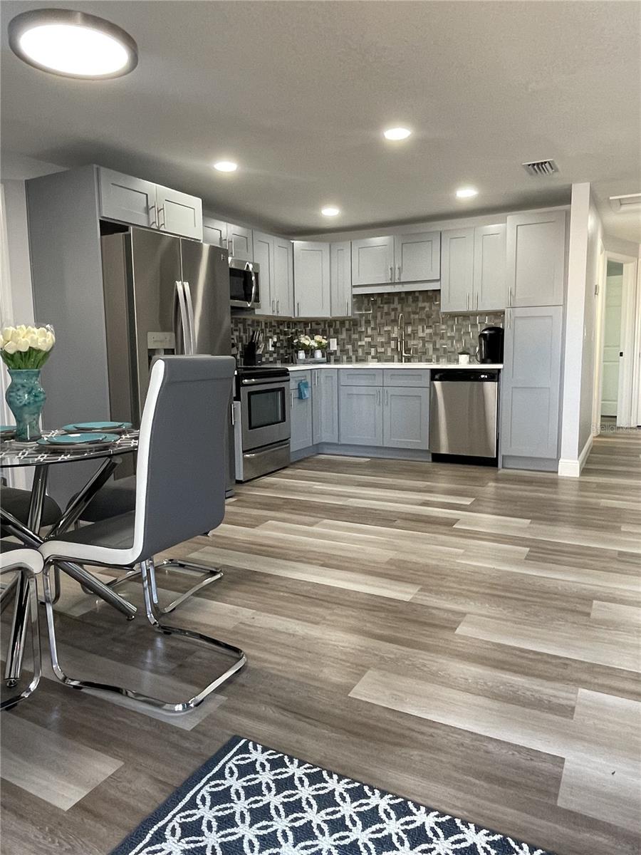 Image 3 of 6 For 6024 Burke Street