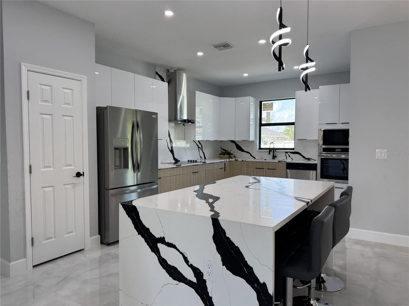 Image 6 of 31 For 313 31st Terrace