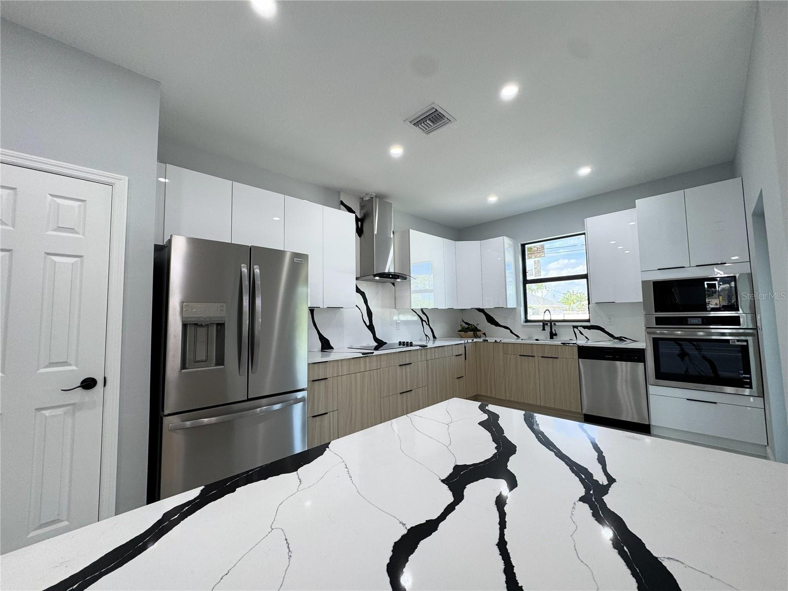 Image 8 of 31 For 313 31st Terrace