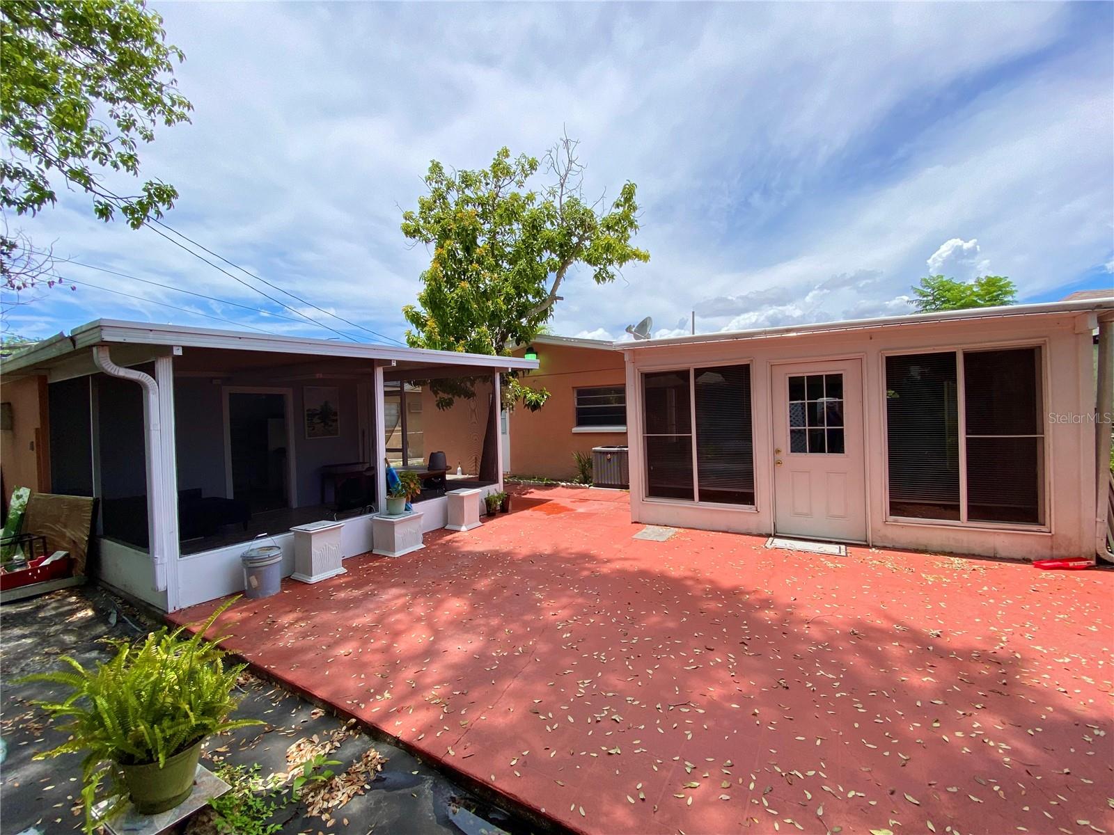 Image 13 of 18 For 3112 Tampa Bay Boulevard