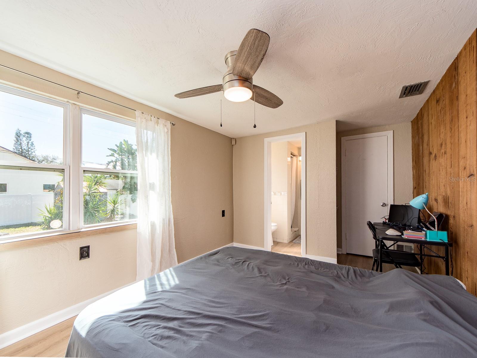 Image 17 of 35 For 449 Roanoke Street