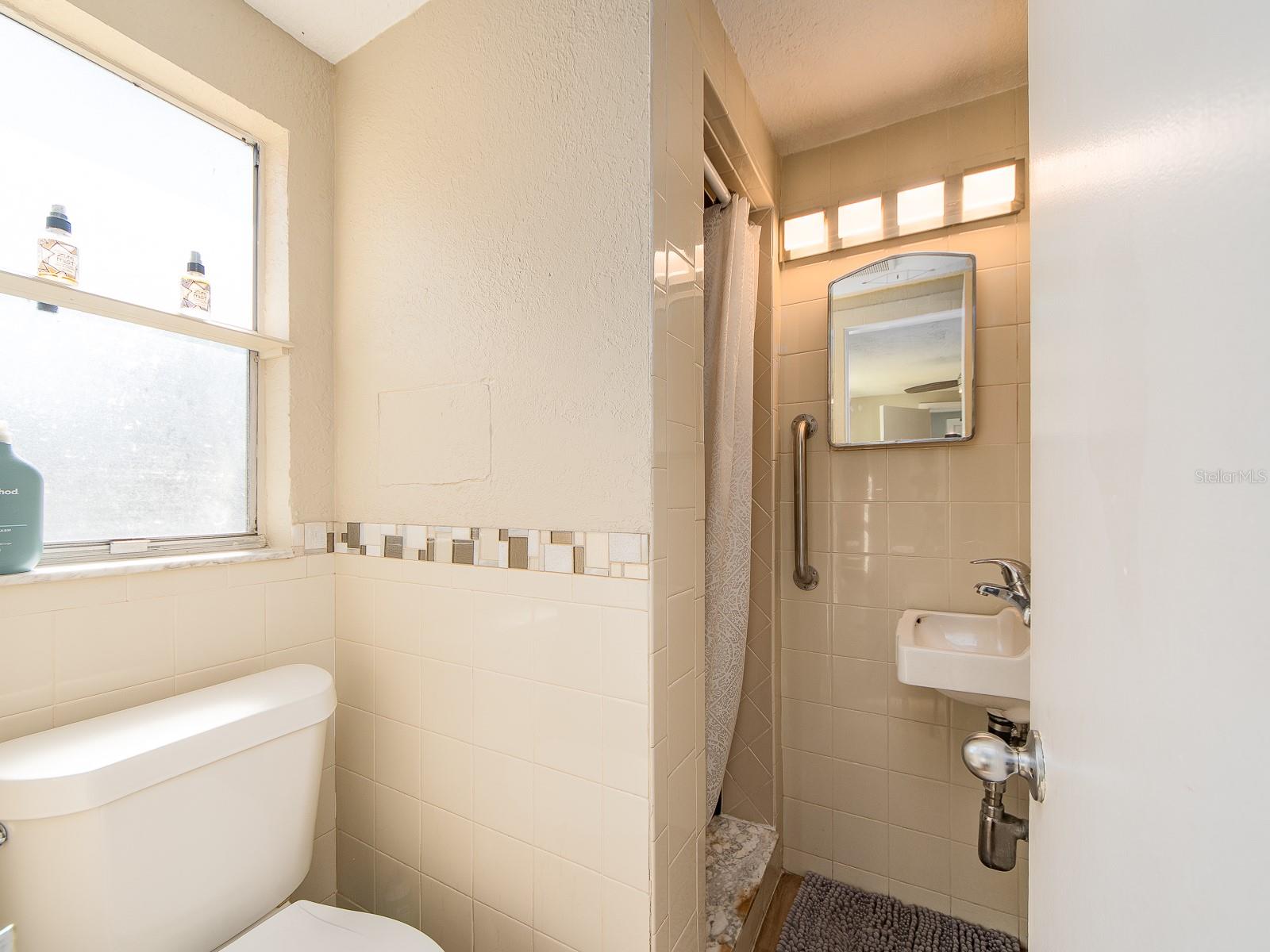 Image 18 of 35 For 449 Roanoke Street