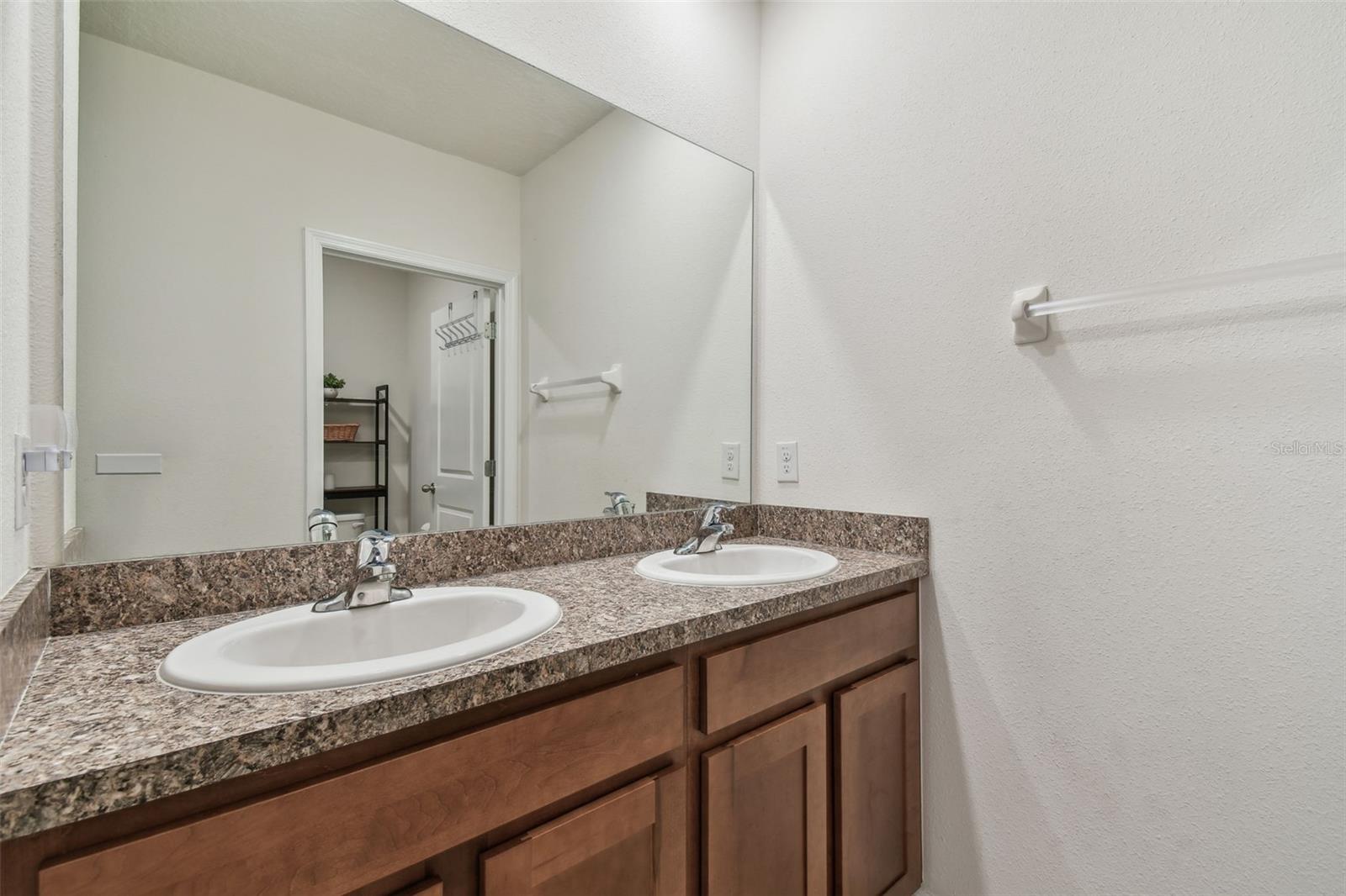 Image 42 of 65 For 1540 Glen Grove Loop