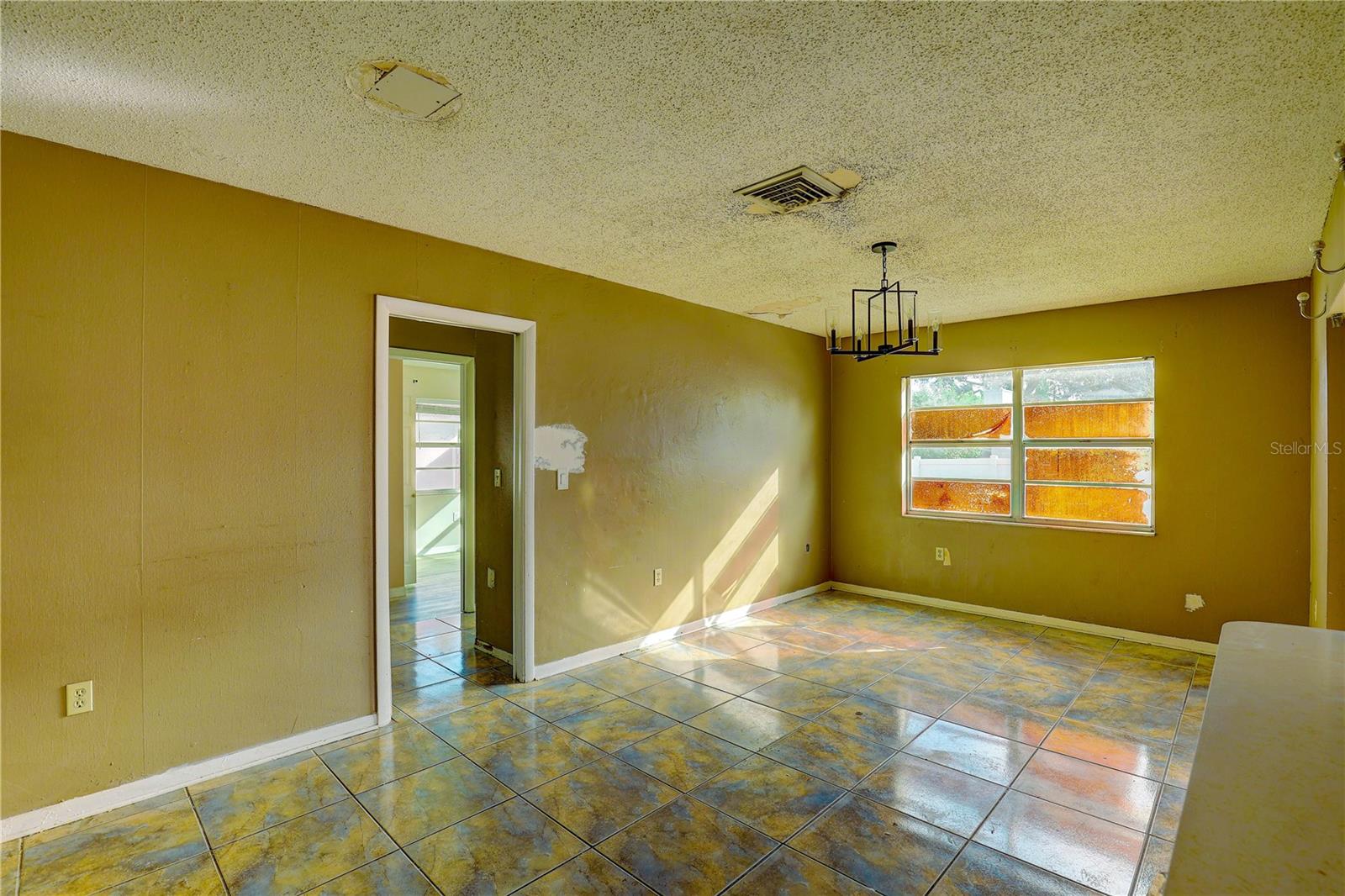 Image 12 of 36 For 2977 Palmetto Court