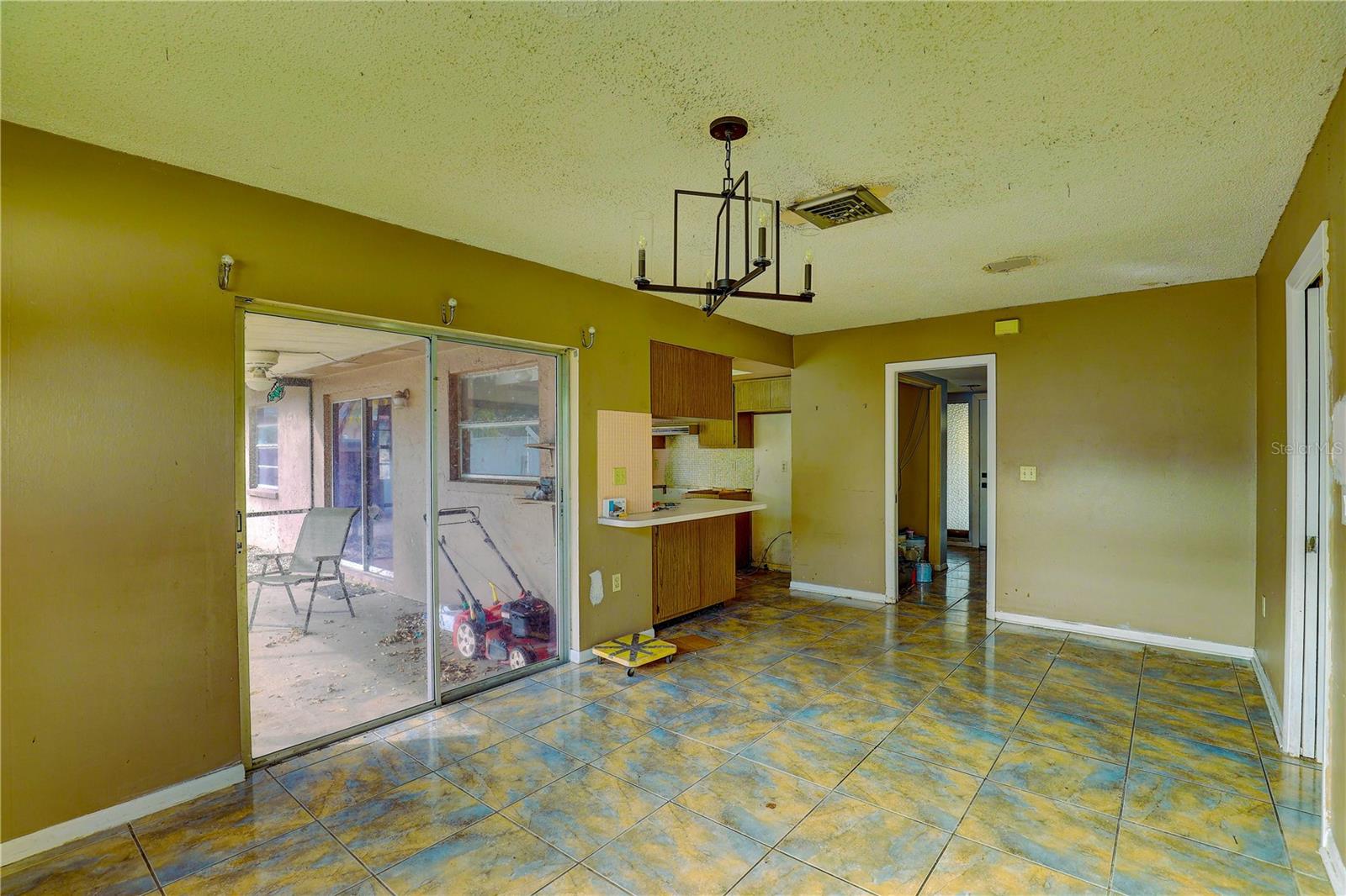 Image 13 of 36 For 2977 Palmetto Court