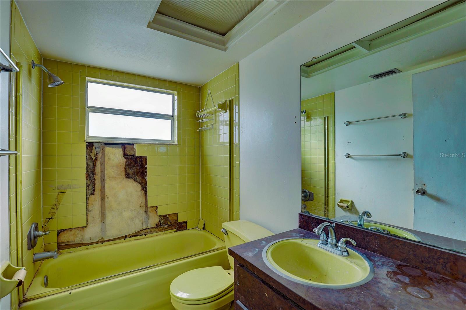 Image 18 of 36 For 2977 Palmetto Court