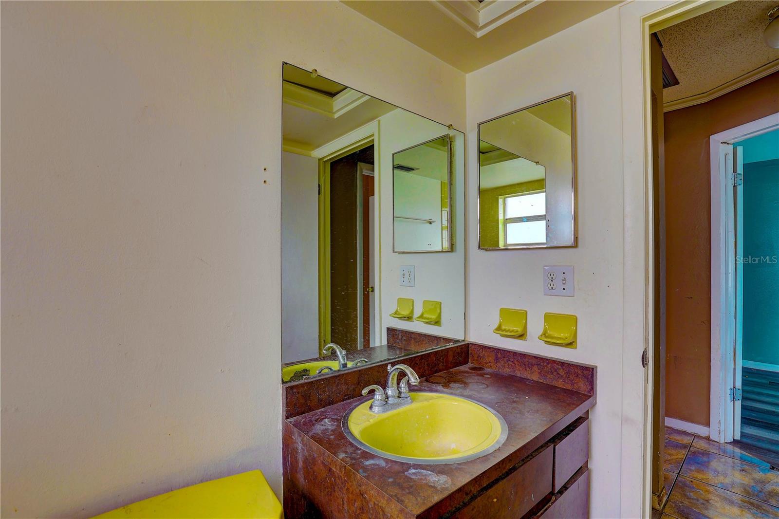 Image 19 of 36 For 2977 Palmetto Court