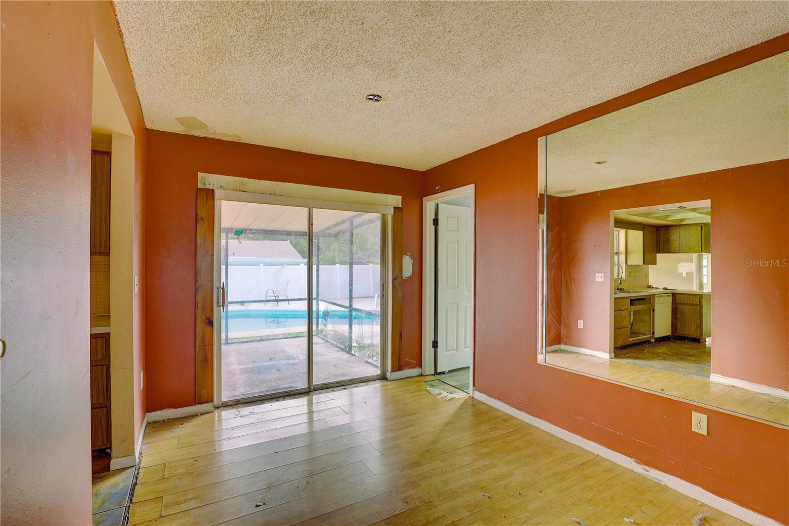 Image 23 of 36 For 2977 Palmetto Court