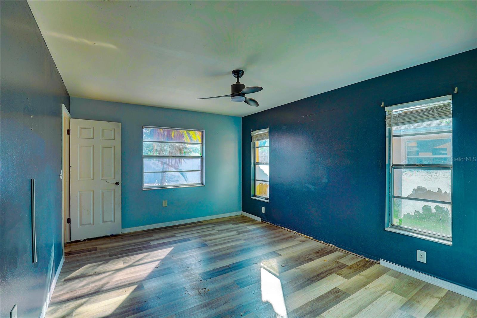 Image 8 of 36 For 2977 Palmetto Court