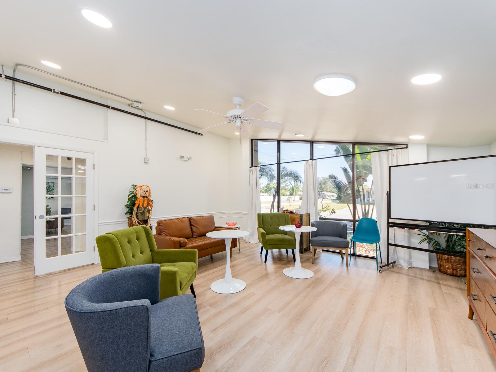 Image 10 of 36 For 300 Saturn Avenue