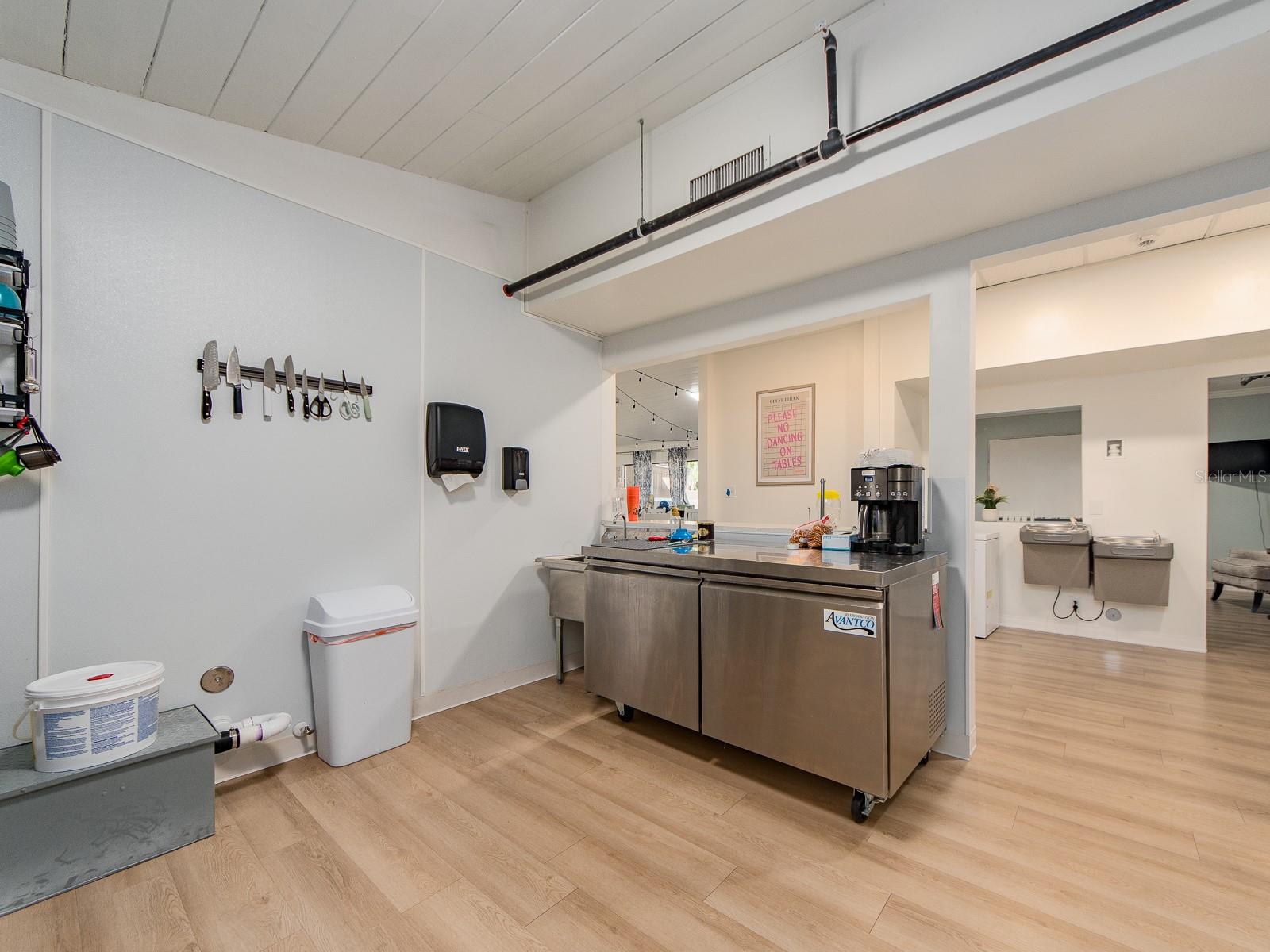 Image 16 of 36 For 300 Saturn Avenue