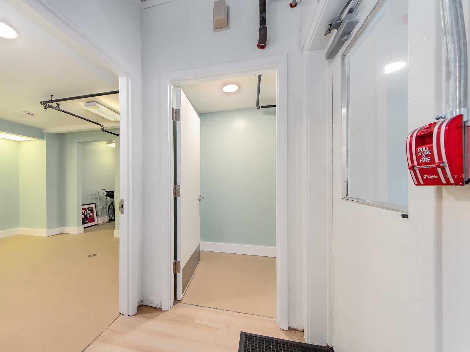 Image 23 of 36 For 300 Saturn Avenue