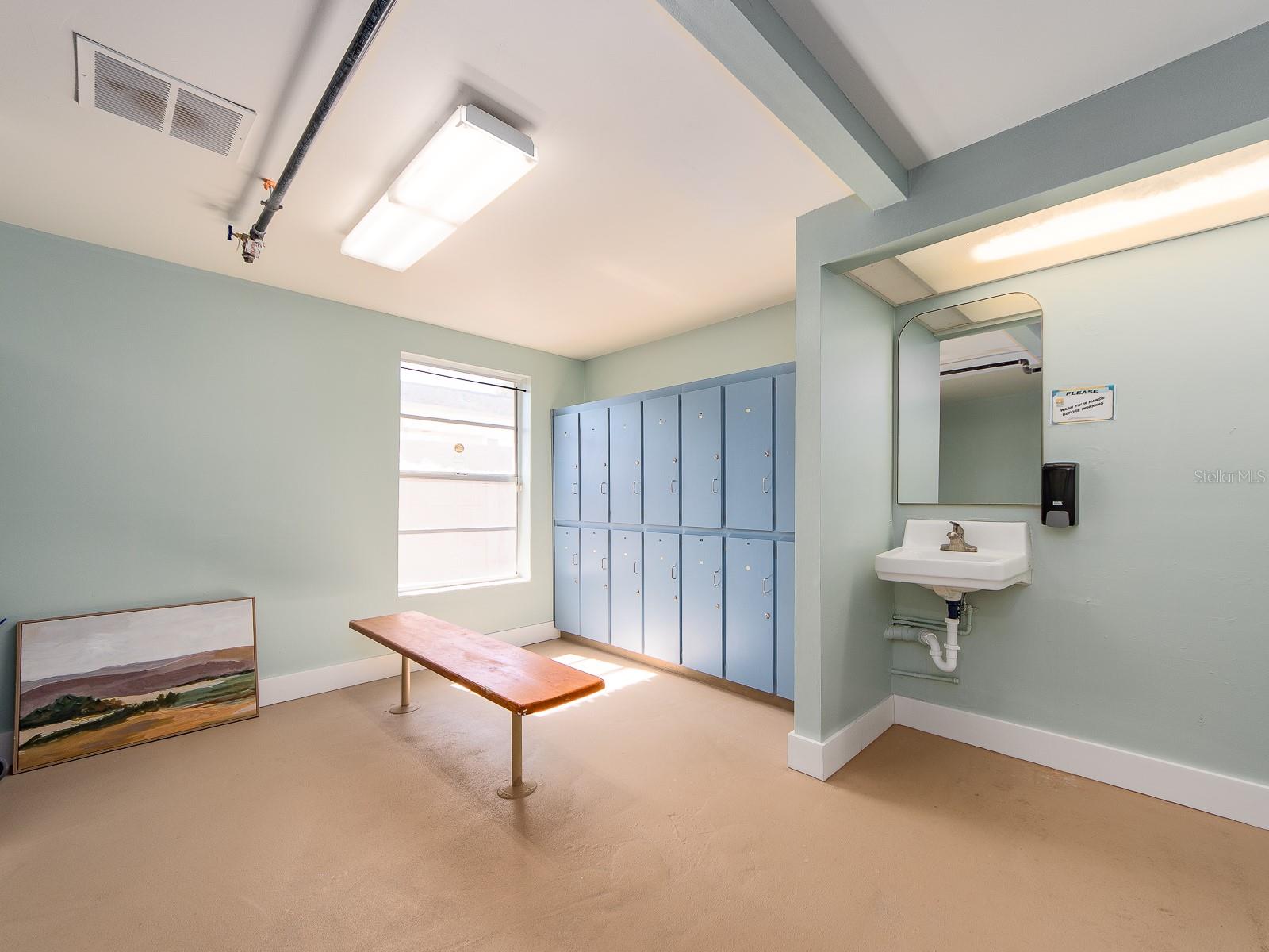 Image 24 of 36 For 300 Saturn Avenue