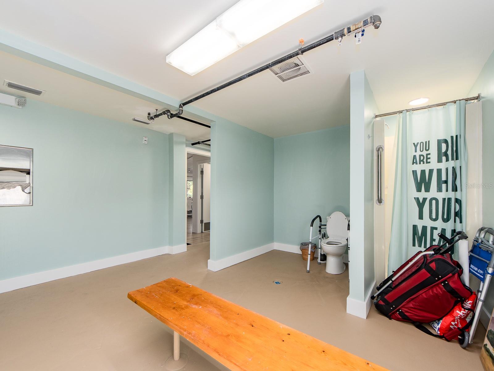 Image 25 of 36 For 300 Saturn Avenue