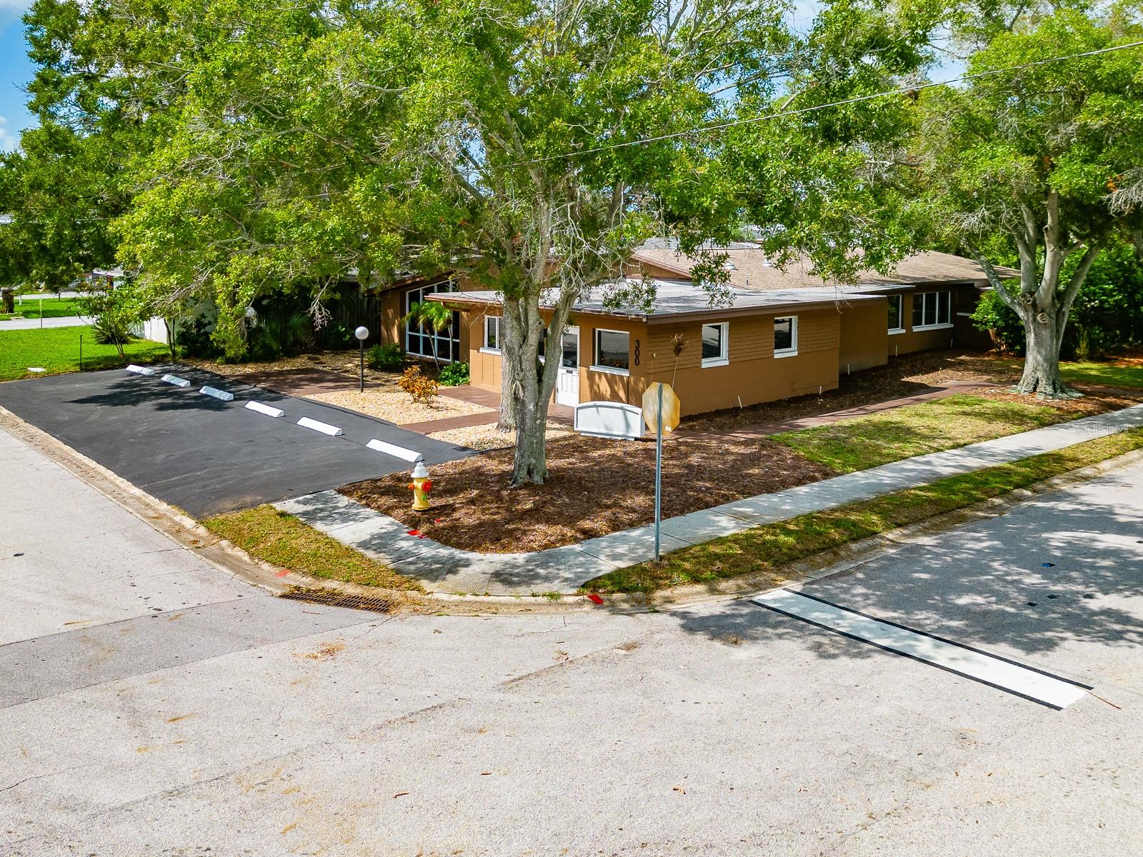 Image 4 of 36 For 300 Saturn Avenue