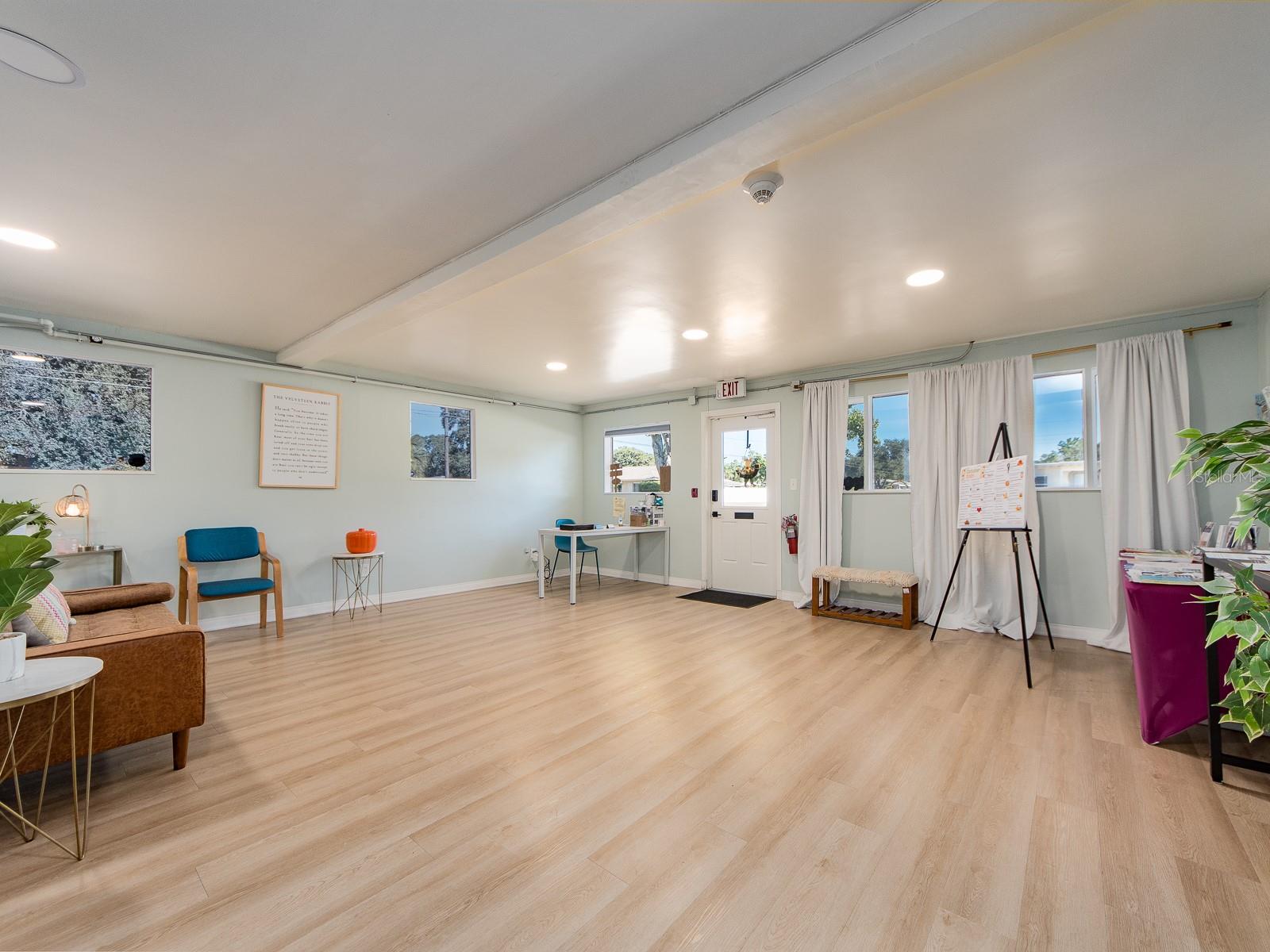 Image 8 of 36 For 300 Saturn Avenue