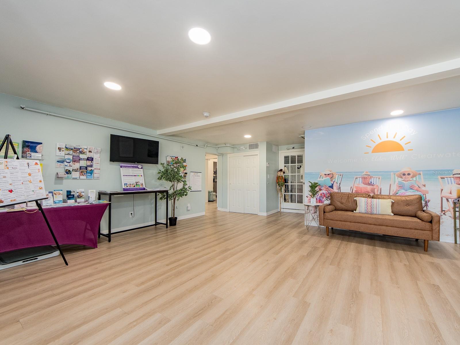 Image 9 of 36 For 300 Saturn Avenue