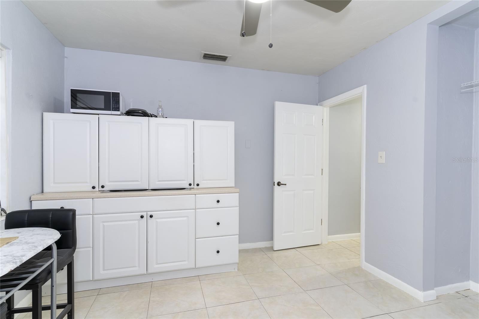 Image 20 of 49 For 1802 Knollwood Street