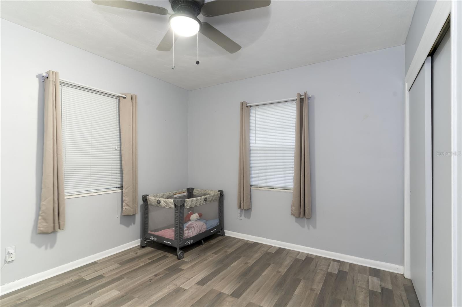 Image 23 of 49 For 1802 Knollwood Street