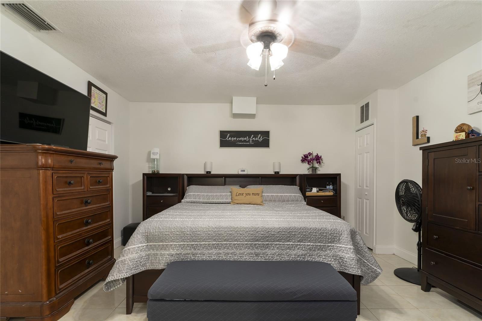 Image 31 of 49 For 1802 Knollwood Street