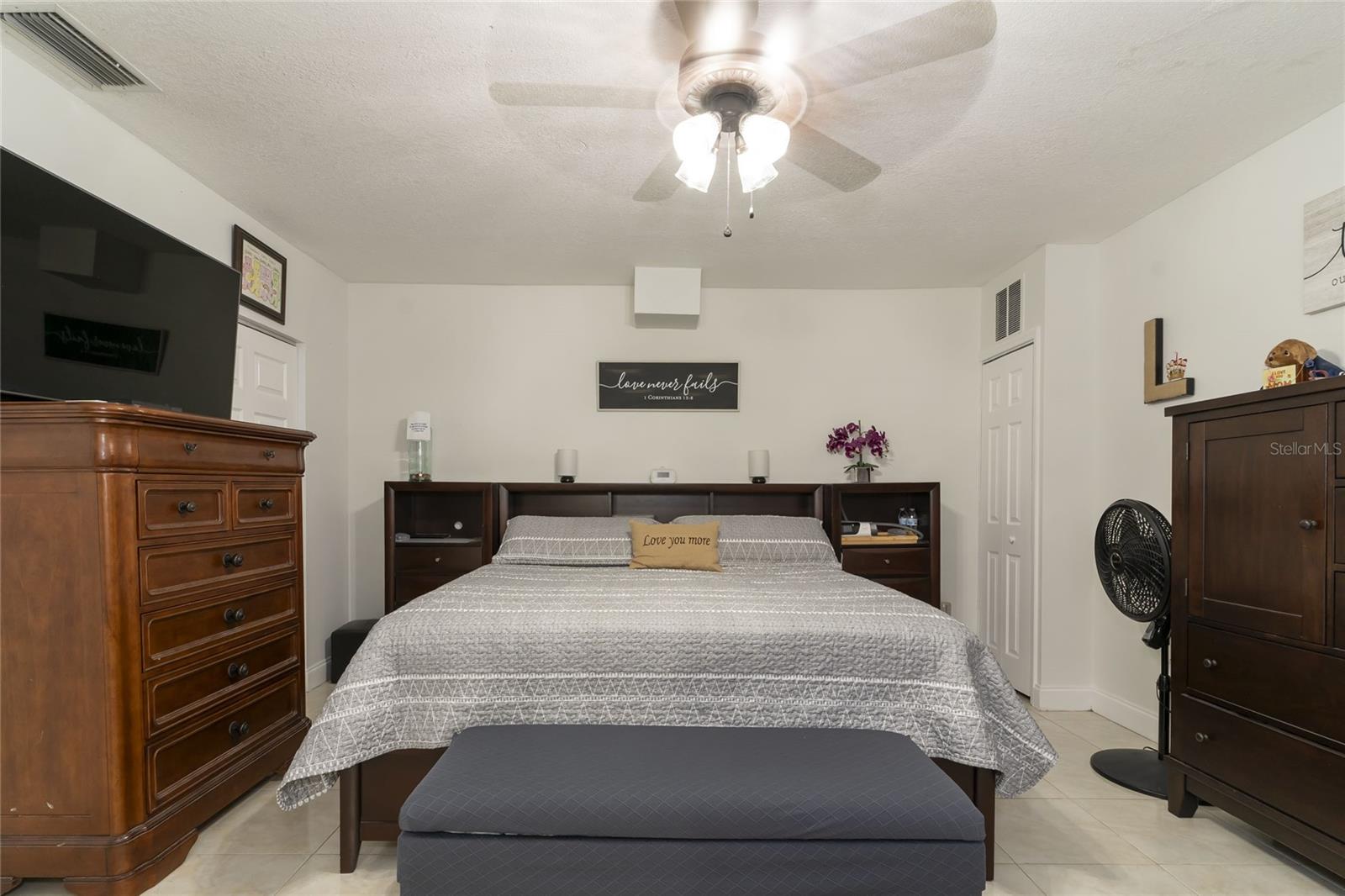 Image 32 of 49 For 1802 Knollwood Street