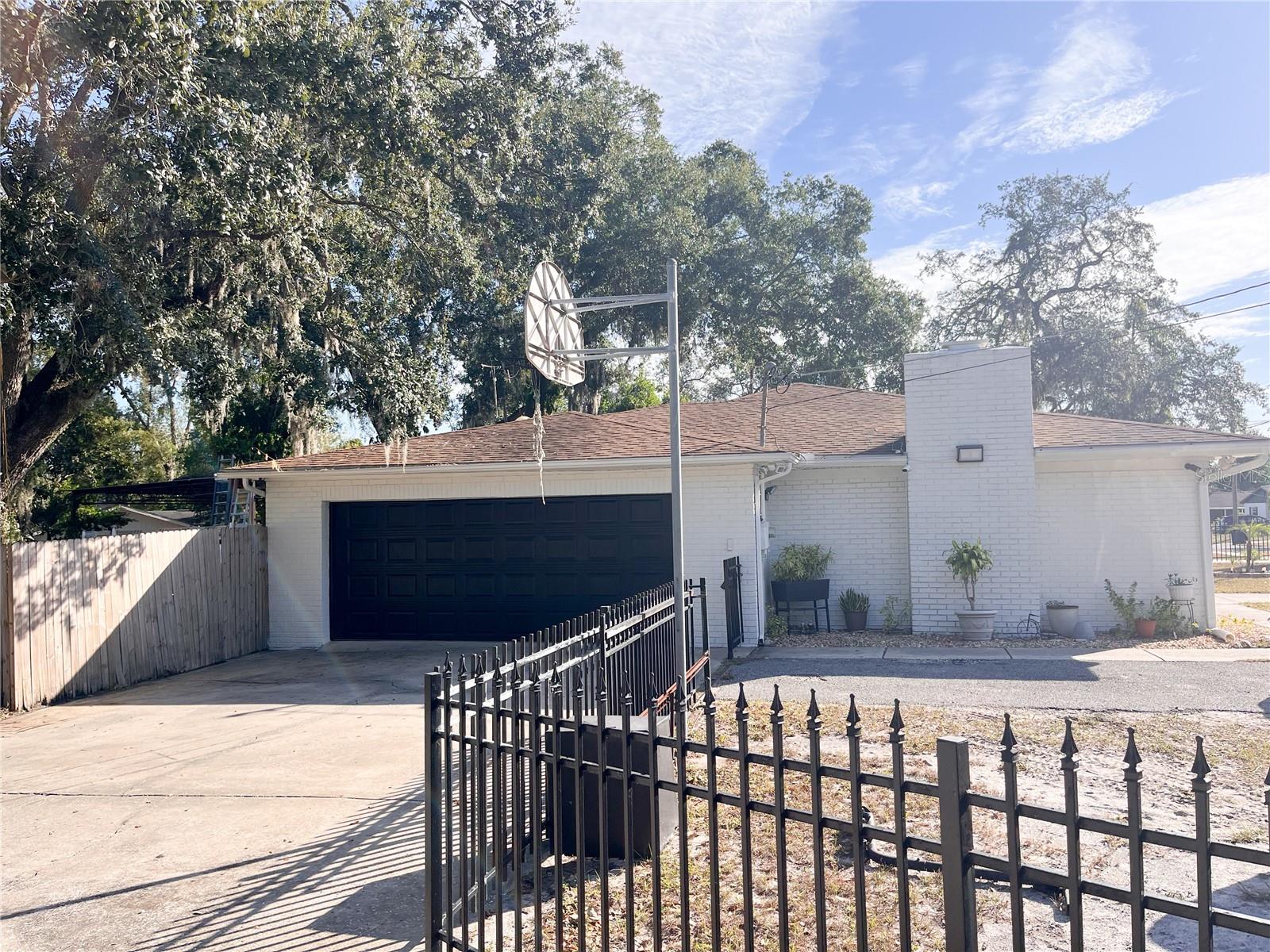 Image 4 of 49 For 1802 Knollwood Street