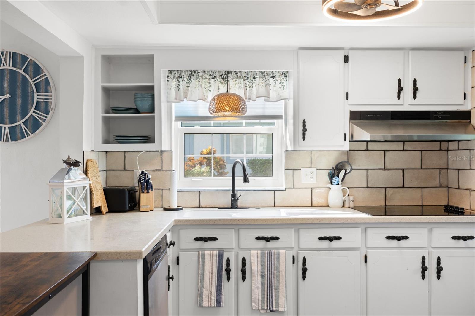 Image 11 of 37 For 200 Glennes Lane 103