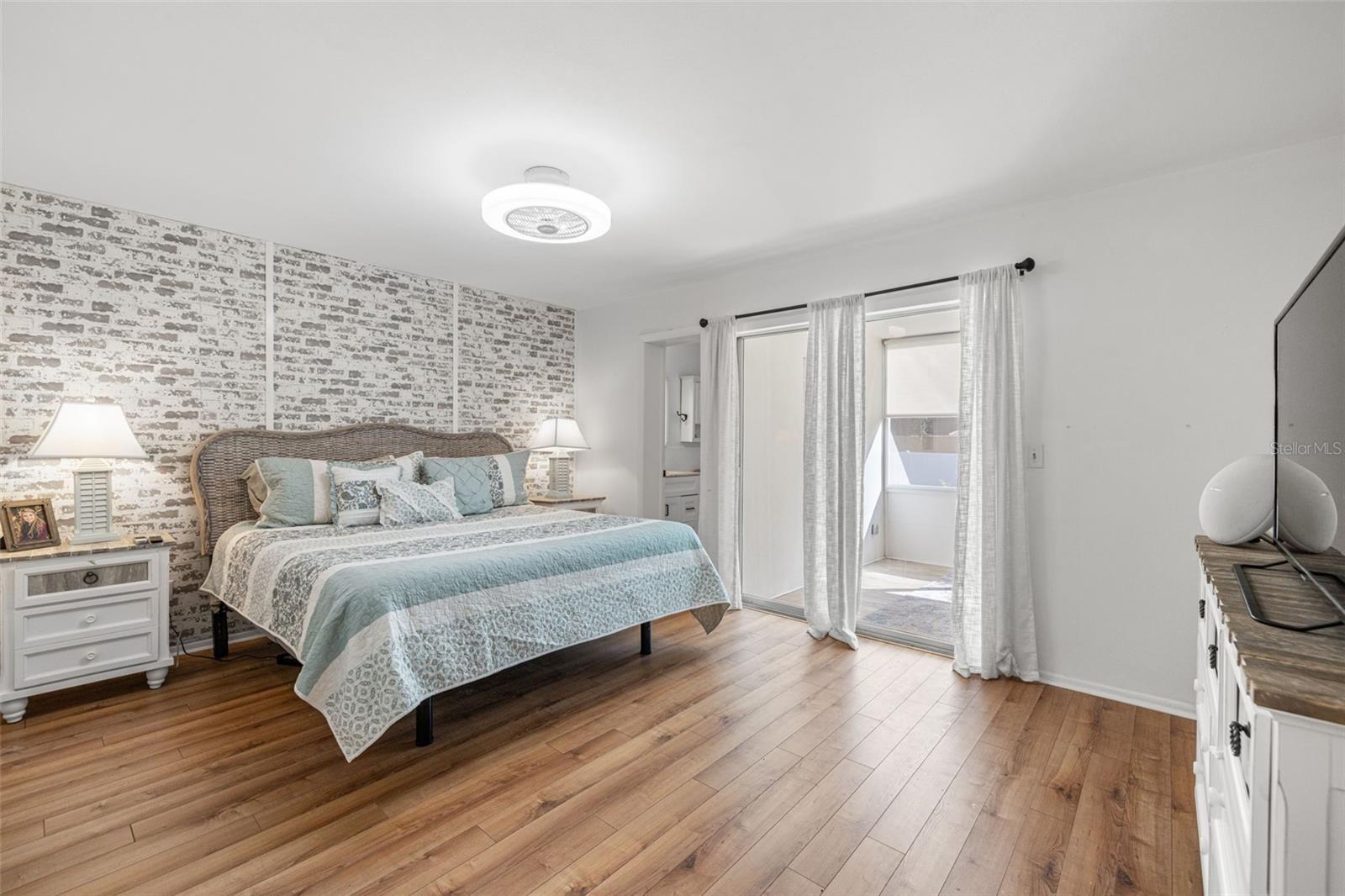 Image 14 of 37 For 200 Glennes Lane 103