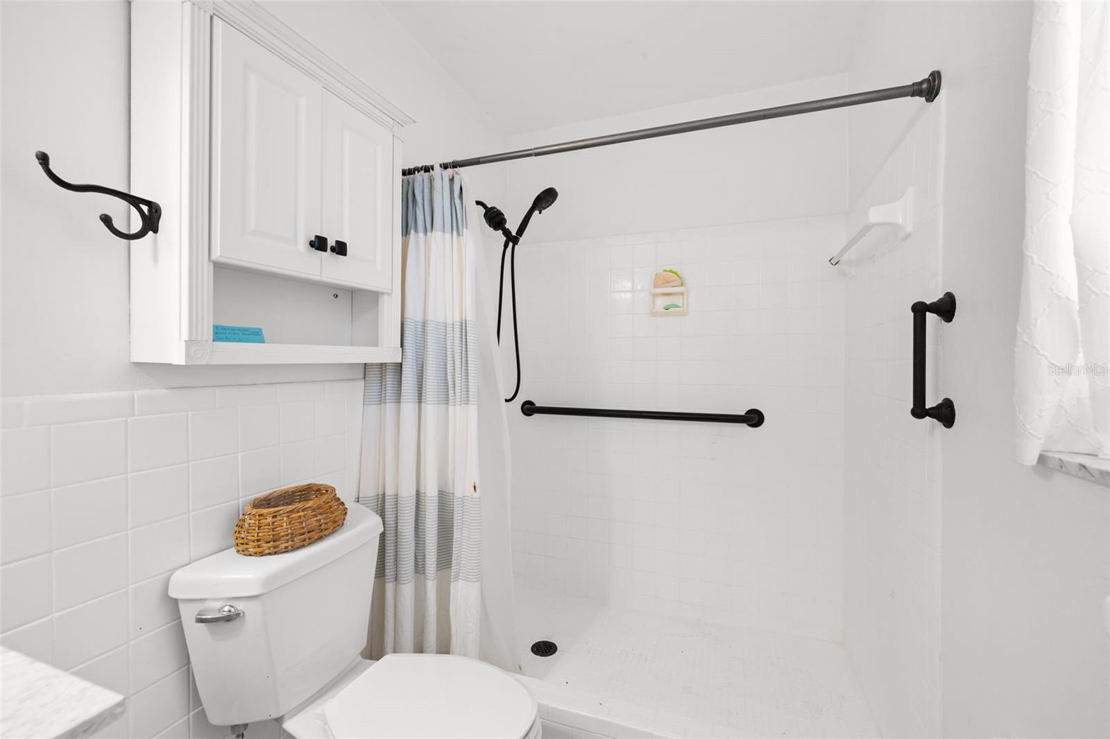 Image 18 of 37 For 200 Glennes Lane 103