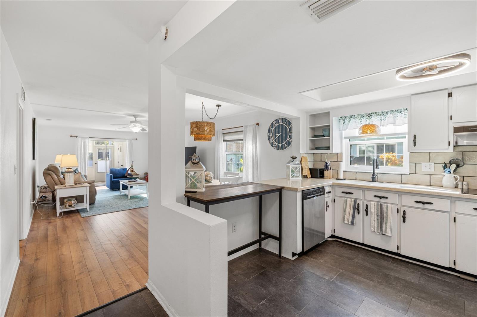 Image 8 of 37 For 200 Glennes Lane 103